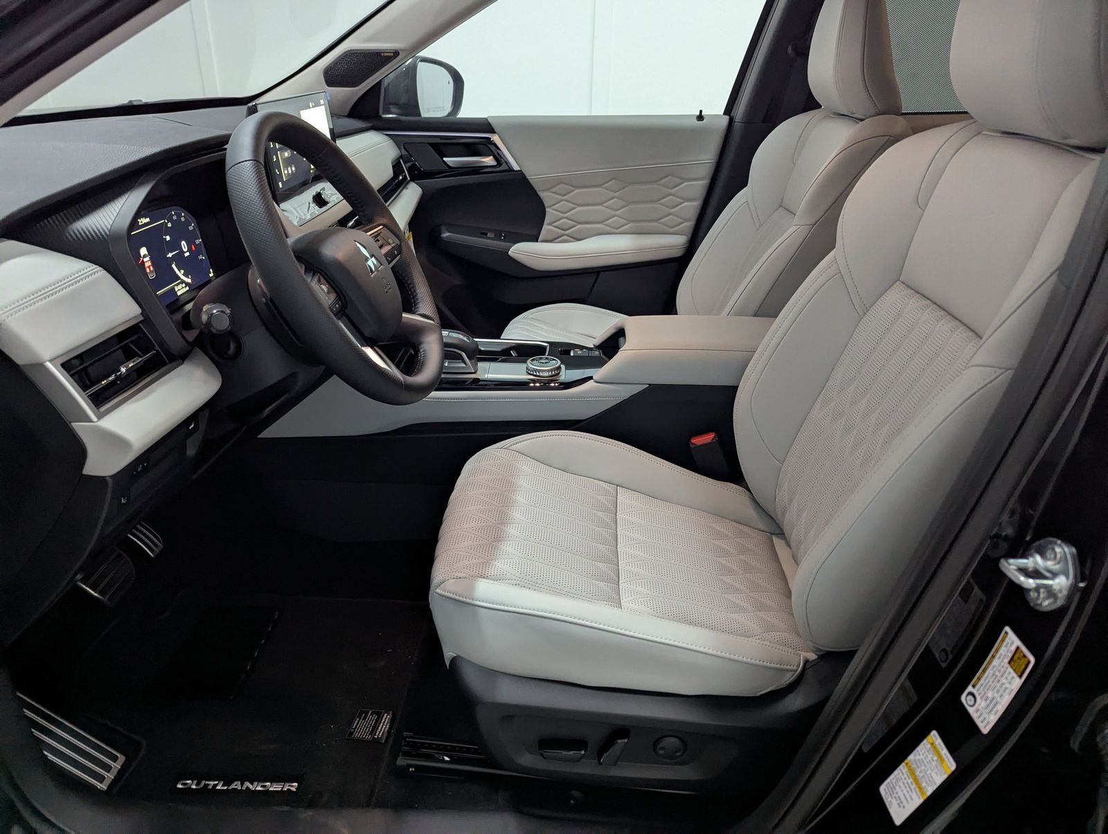 2025 Mitsubishi Outlander Platinum Edition