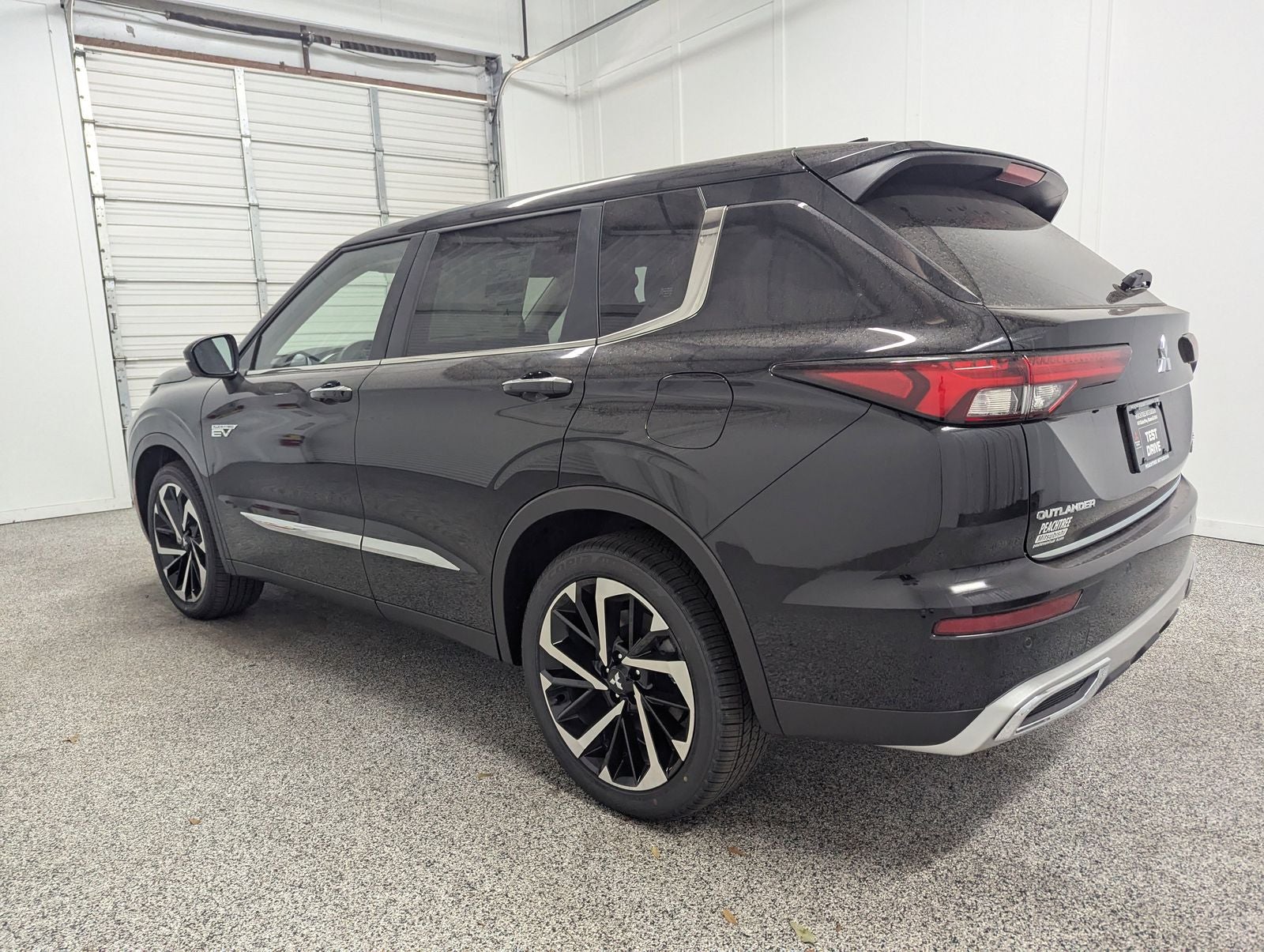 2025 Mitsubishi Outlander PHEV SE