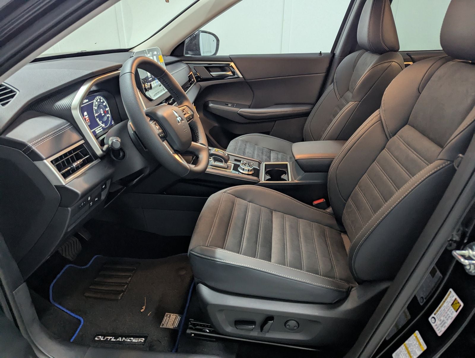 2025 Mitsubishi Outlander PHEV SE