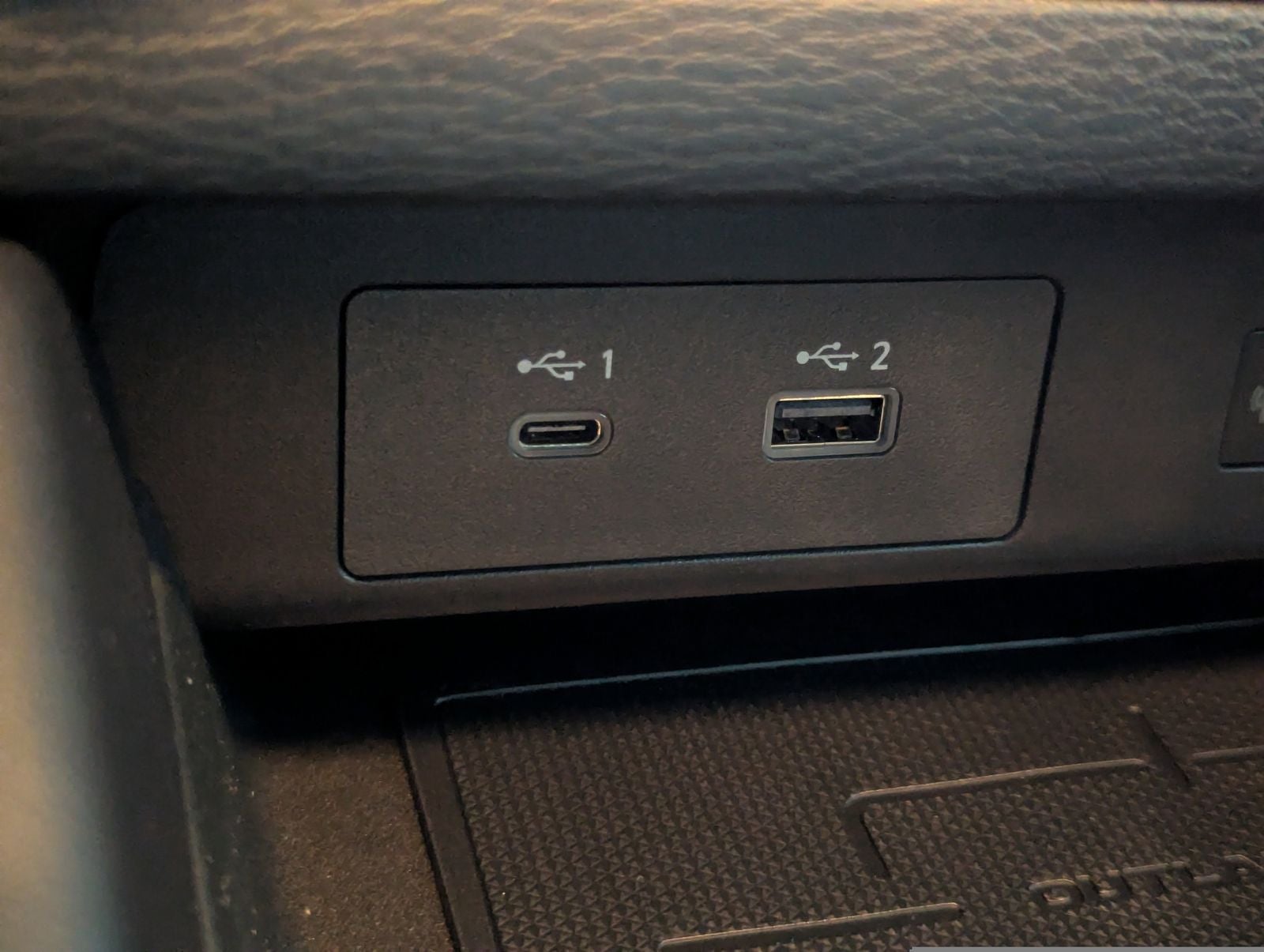 2025 Mitsubishi Outlander PHEV SE