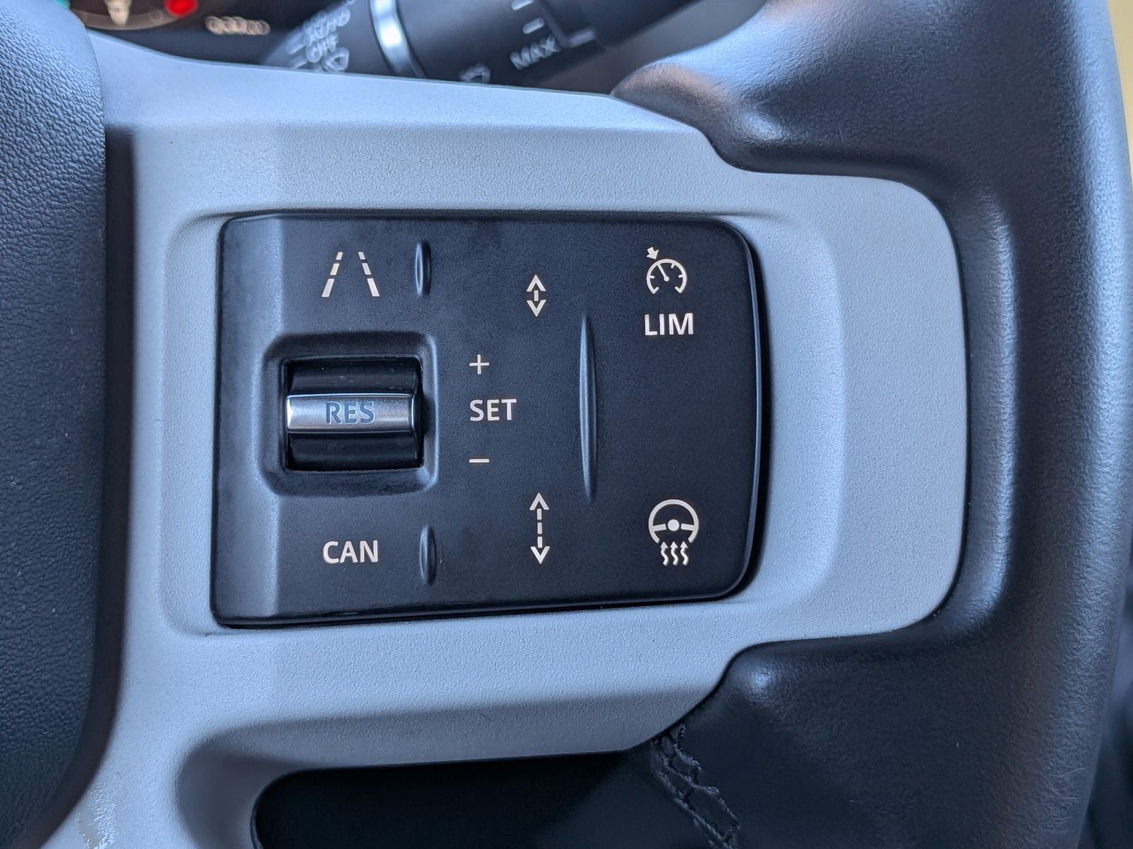 2025 Land Rover Defender 110 S