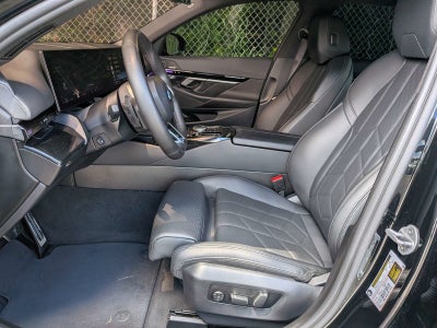 2025 BMW 5 Series 530i