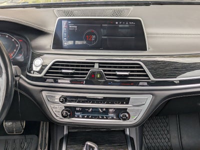 2021 BMW 7 Series M760i