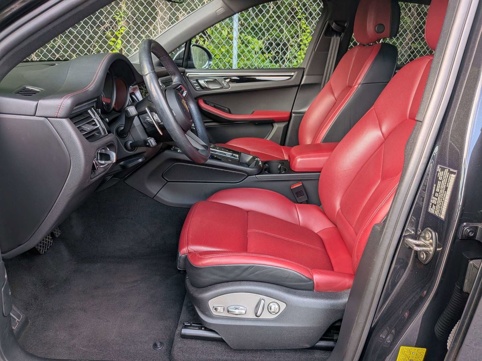 2023 Porsche Macan Base