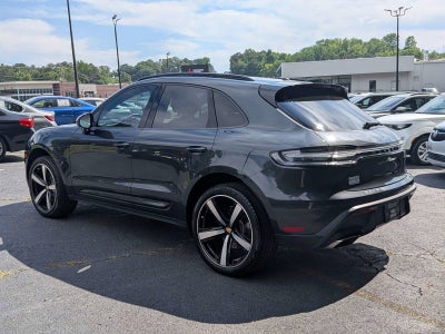 2023 Porsche Macan Base