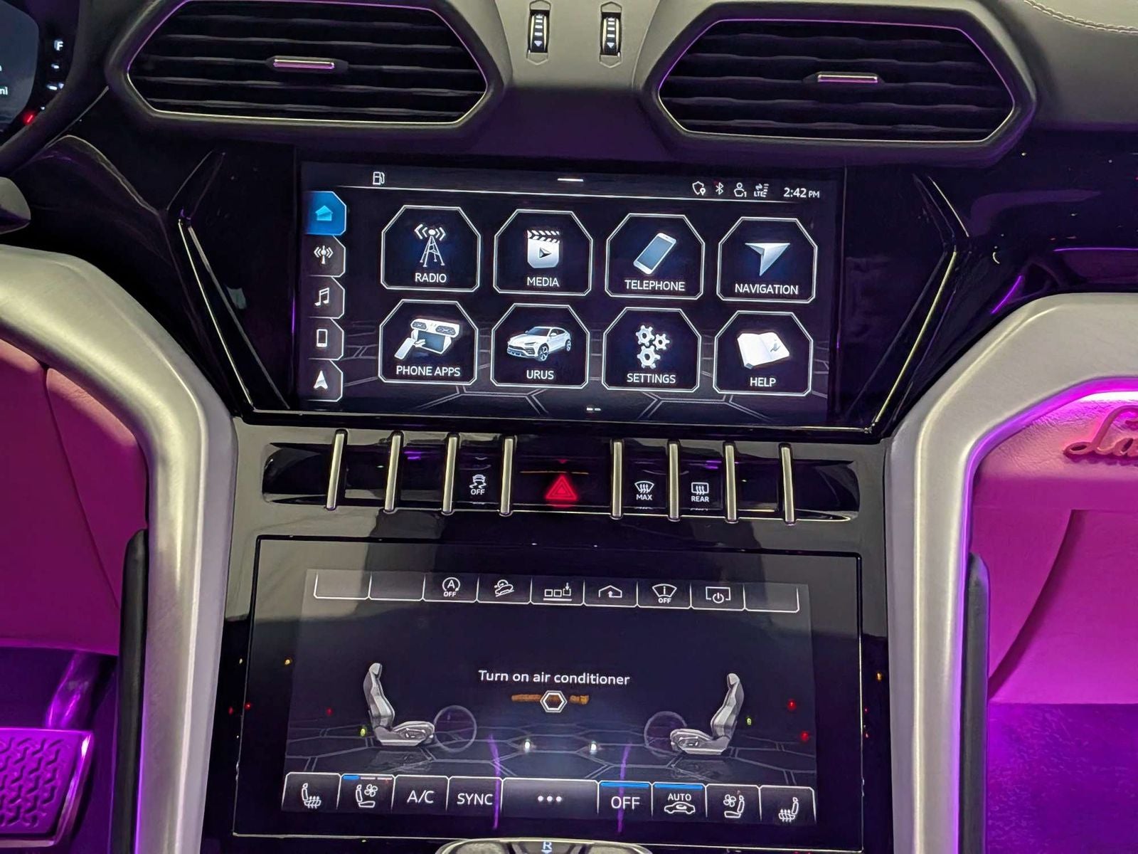 2020 Lamborghini Urus Base